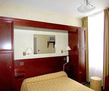 Terminus Hotel Tours Buitenkant foto